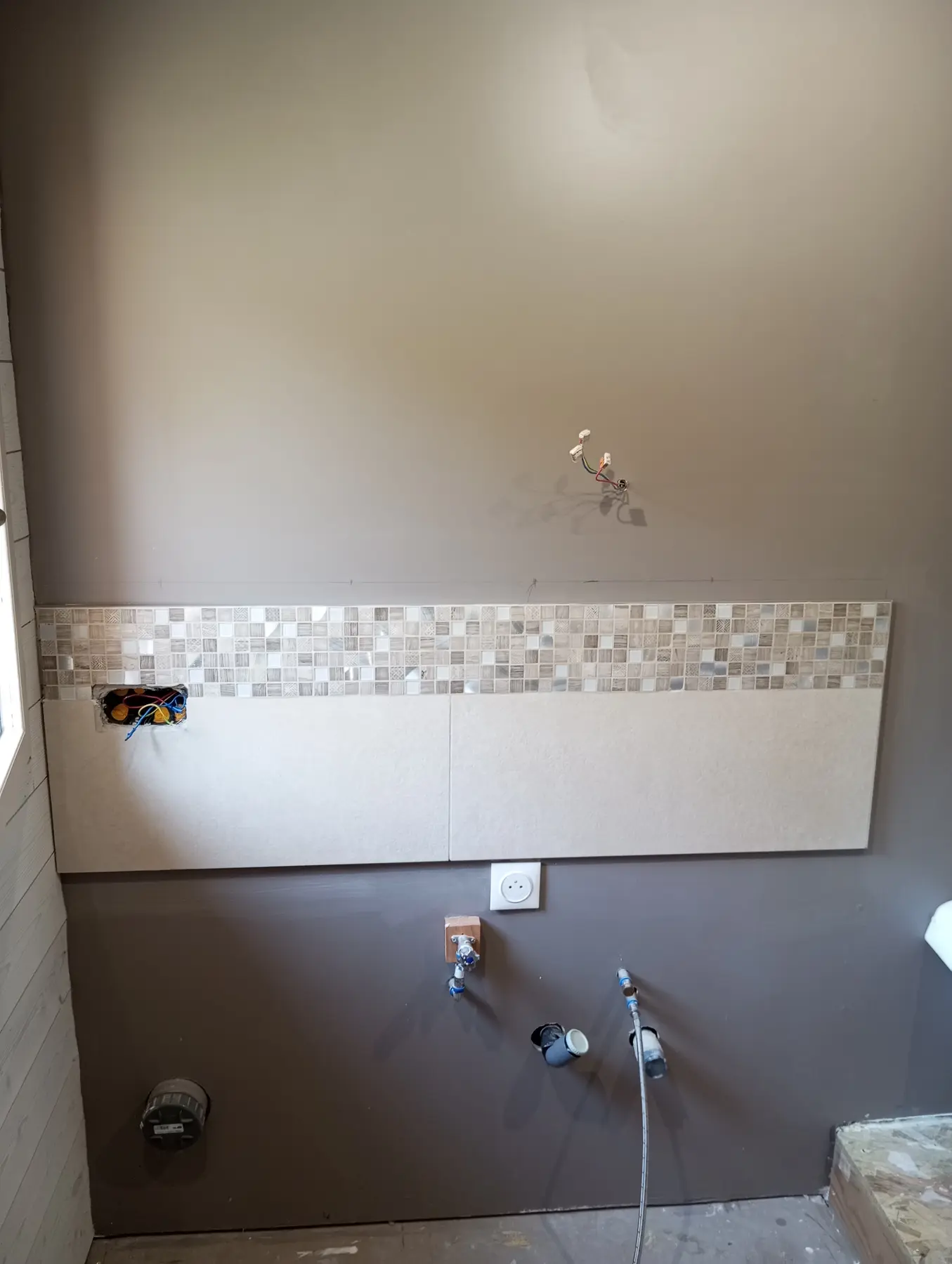 Crédence de vasque avec frise mosaïque