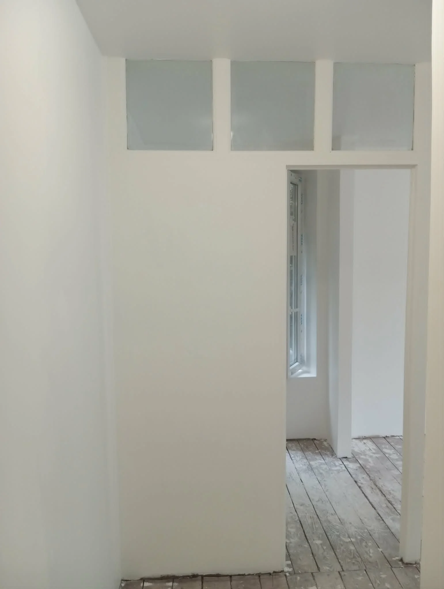 Imposte repris entièrement après enduit, ponçage et peinture