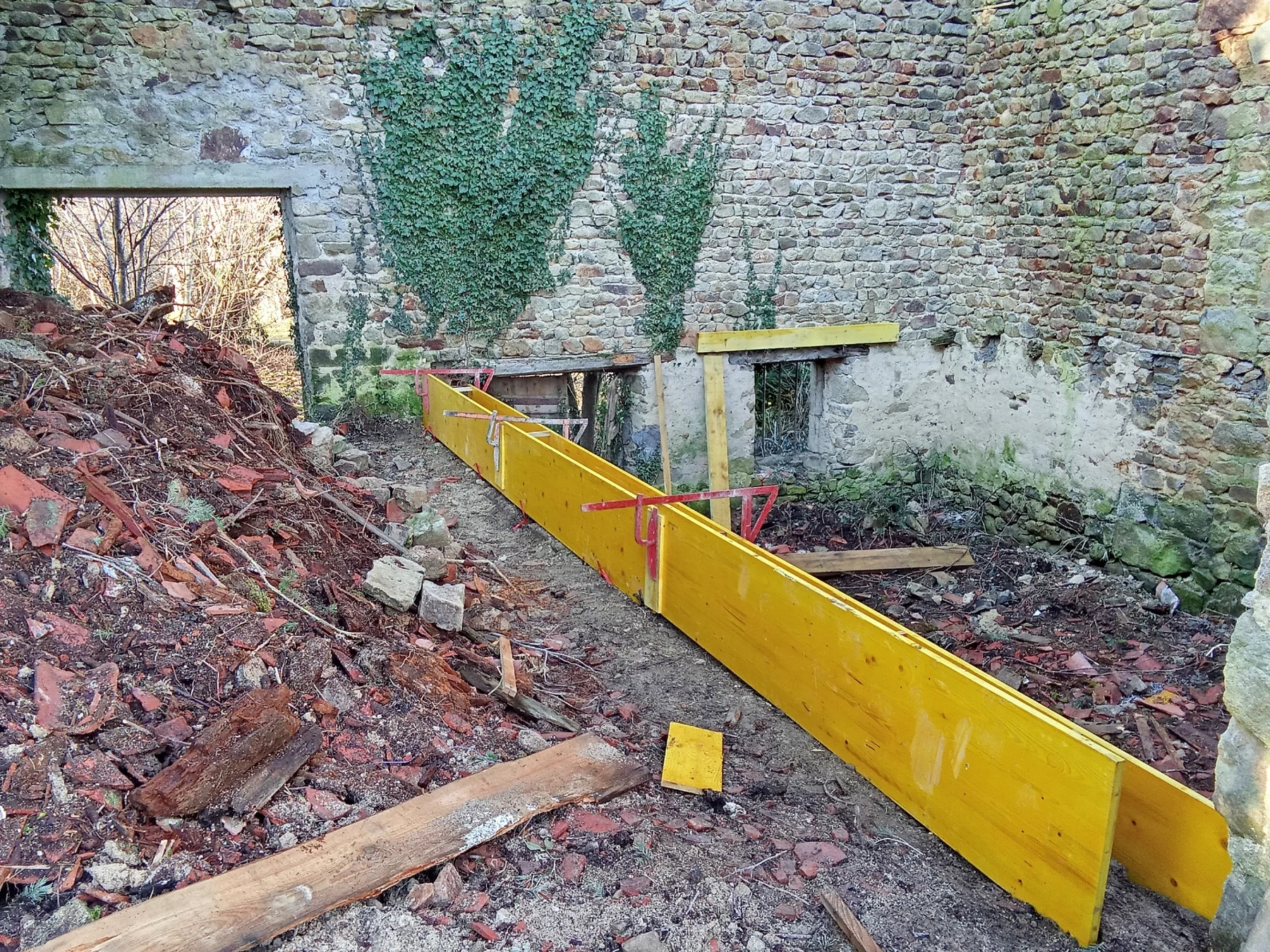Préparation du chantier et reprises dans la maçonnerie existante