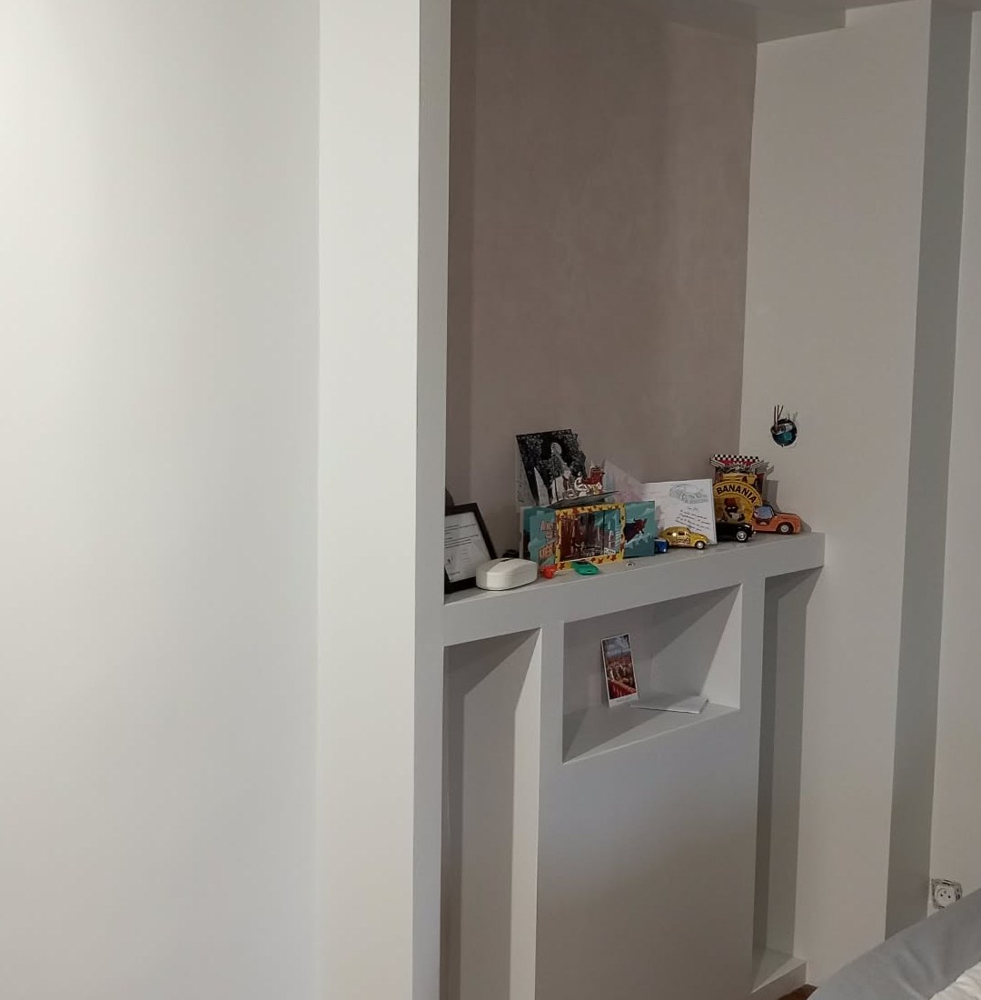 Détail de l’aménagement intérieur avec niche