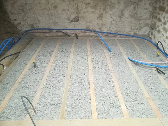 Sol avec isolation et réseaux posés